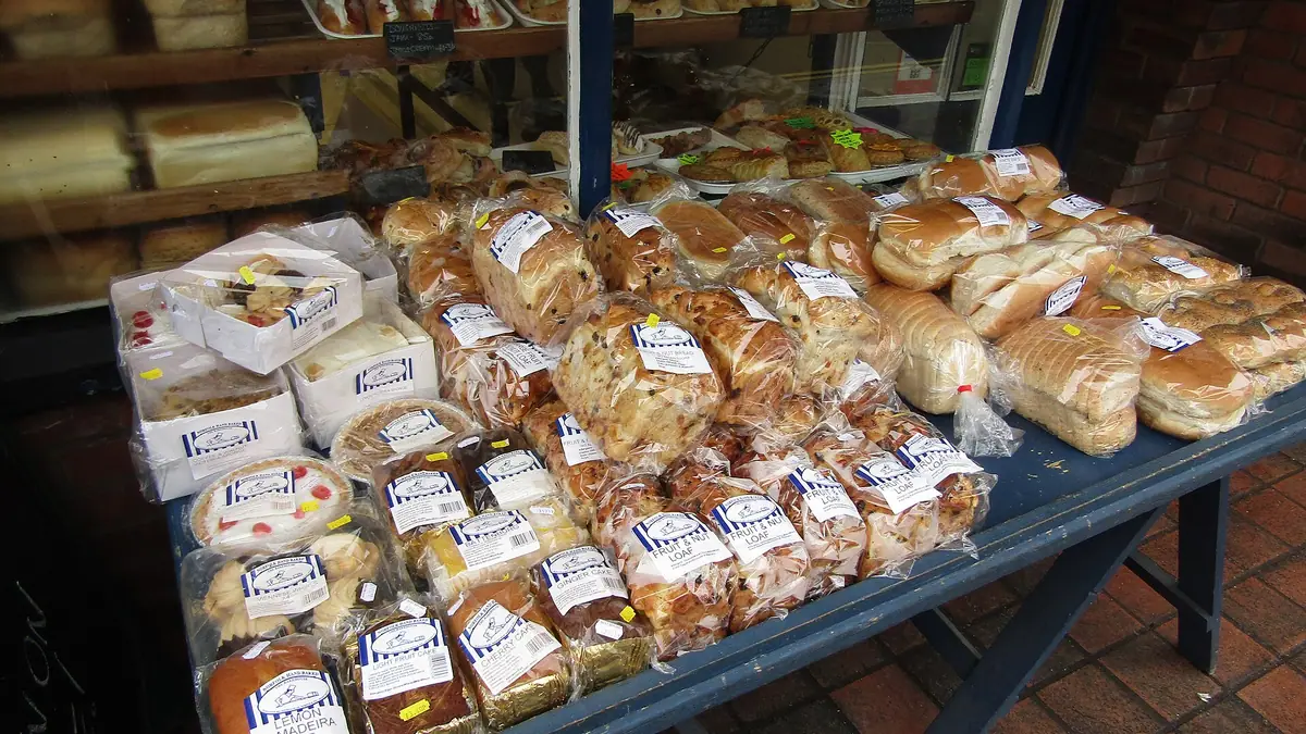 Bayne's – bakery in Airdrie town centre